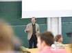 Vortrag 2 Mann steht vor Publikum und präsentiert