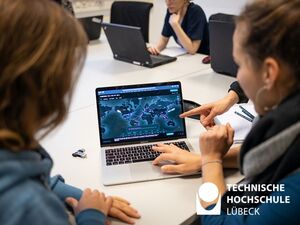 Studierende des virtuellen Informatiklabors unterstützen im Projekt „Folding at home“ die Corona-Forschung in den USA. Foto: TH Lübeck