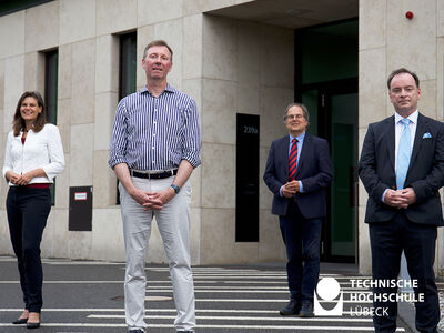 Freuen sich über die "herausragende Kooperation": (v.l.n.r.) Muriel Helbig, Folker Spitzenberger, Stephan Klein und Thorsten Buzug. Foto: TH Lübeck