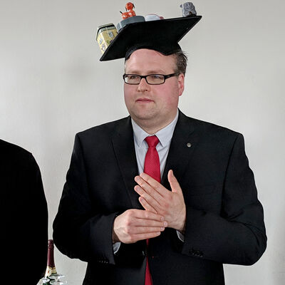 Torsten Teubler ist der dritte wissenschaftliche Mitarbeiter am Kompetenzzentrum CoSA, der seine Doktorarbeit erfolgreich abgeschlossen hat. Foto: TH Lübeck