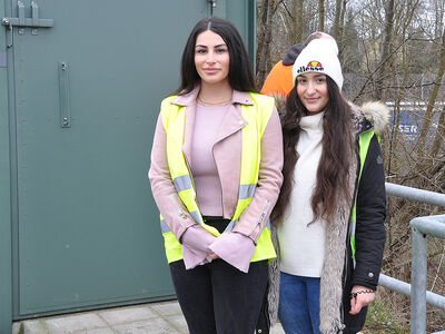 Architekturstudentinnen Shaila Sindi (links) und Dileen Jamal Mohammed: »…es ist sinnvoll, dass wir die Welt der Bauingenieur*innen sehen dürfen und umgekehrt.« Foto: TH Lübeck