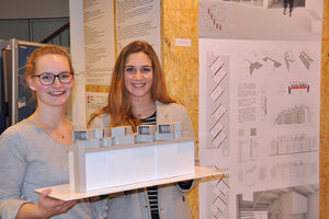 Anerkennung für Patricia Buttgereit (rechts) und Laura Binder vom Team „45 Grad“. Foto: TH Lübeck