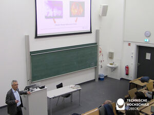 Professor Dr. Ehrenfried Zschech referierte über Ressourceneffiziente Nanomaterialien. Foto: P. Drews
