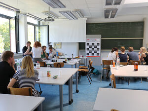 Intensive Diskussionen um Marktpositionen und Marketingstrategien. Foto: Hardkop/TH Lübeck