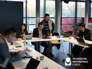 In einer Workshop Session besprechen die Projektpartner*innen wie sie im ReBuMat Vorhaben weitermachen werden. Foto: TH Lübeck