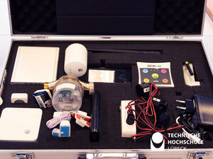 Der Energiesparkoffer beinhaltet viele verschiedene Sensoren, die ausprobiert werden können von Unternehme. Foto: TH Lübeck  