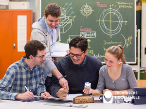 Studierende im Maschinenbau lernen auch wie wichtig es ist, im Team zu arbeiten. Foto: TH Lübeck 
