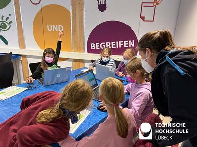 Beim Scratch Schnupperkurs im September konnten junge Mädchen das coole Tool kennenlernen. Ihre Lehrenden bekommen nun auch ein Programm. Foto: TH Lübeck