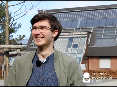 Florian Lotties: „Getreu nach dem Motto: erkennen, verstehen, handeln, ist der Studiengang natürlich prädestiniert für alle, die die Welt verbessern wollen (...)." Foto: TH Lübeck 