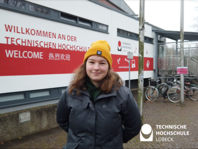 Alicianne Hocke verrät im Video, wie sie mit dem Wissen aus dem Studiengang Biomedizintechnik die Welt ein Stück weit besser machen will. Foto: TH Lübeck 