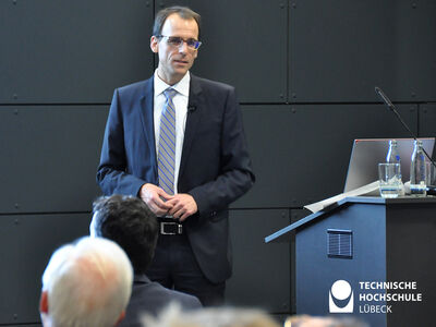 Prof. Dr. Jan Lüking, Leiter des Labors für Geotechnik an der TH Lübeck. Foto: TH Lübeck