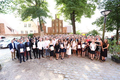 Die Absolvent*innen des Sommersemesters 2018. Foto: TH Lübeck/N. Gawlik