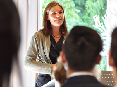 Dr. Muriel Helbig, Präsidentin der TH Lübeck, bedankte sich bei den Studierenden für das Vertrauen, dass sie in die Ausbildung der TH Lübeck gesetzt haben. Foto: TH Lübeck