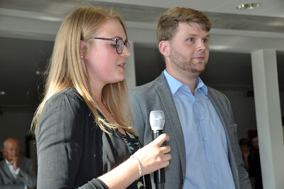 Geschafft: Freda und Fin Lange, eine Masterabsolventin und ein Bachelor of Engineering-Absolvent. Foto: TH Lübeck