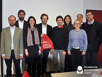 Besuch des Umweltministers Albrecht (4. von links) an der TH Lübeck. Foto: TH Lübeck