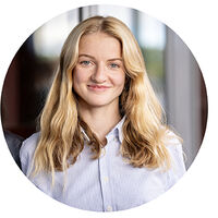 Absolventin Ein Absolventin aus dem Studiengang Nachhaltige Gebäudetechnik wird gezeigt.