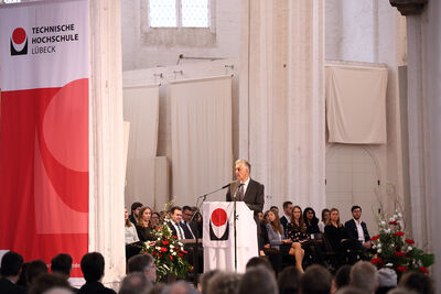 Hausherr und Moderator Pastor Dr. Bernd Schwarze. Foto: TH Lübeck