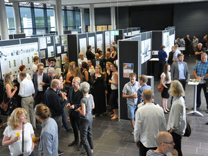 350 Gäste bei der Eröffnung der Bauausstellung. Foto: TH Lübeck