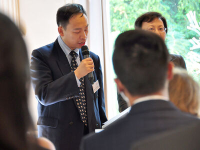 Prof. CAO Xiaoming, Leitung des Deutsch-chinesischen Studienprogramms am Sino-German College of Technology, erinnerte an die Anfänge der Beziehungen zwischen der ECUST und der TH Lübeck. Foto: TH Lübeck