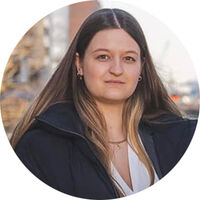 Absolventin Absolventin aus dem Studiengang Nachhaltige Gebäudetechnik zu sehe