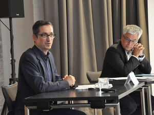 Projektkoordinator Stefan Dupke, M.A. (links), stellt erste geplante Programm-Highlights vor 