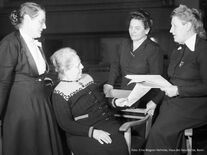 Die Mütter des Grundgesetzes: v.l.: Helene Wessel, Helene Weber, Frieda Nadig und Elisabeth Selbert. Foto: Erna Wagner-Hehmke, Haus der Geschichte, Bonn