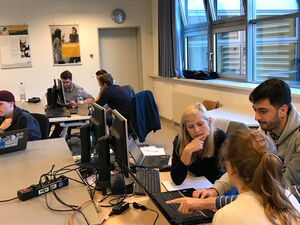 Studierende der TH Lübeck beim SAP HANA Simulationsspiel. Foto: Prof. Dr. D. Ladwig