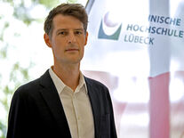 Ein Verfechter von interdisziplinärer Zusammenarbeit der Architektur und dem Bauingenieurwesen, Prof. Dr.-Ing. Michael Herrmann. Foto: TH Lübeck