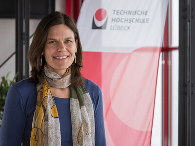 Dr. Muriel Helbig, Präsidentin der Technischen Hochschule Lübeck und Vorstandsmitglied der Hochschulallianz für den Mittelstand begrüßt zur 4. Berliner Transferkonferenz. Foto: TH Lübeck