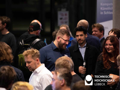 Bei der Night of AI kamen Hochschulmitglieder, Unternehmen und Interessierte an KI zusammen und tauschten sich über Anwendungsfälle aus. Foto: TH Lübeck 