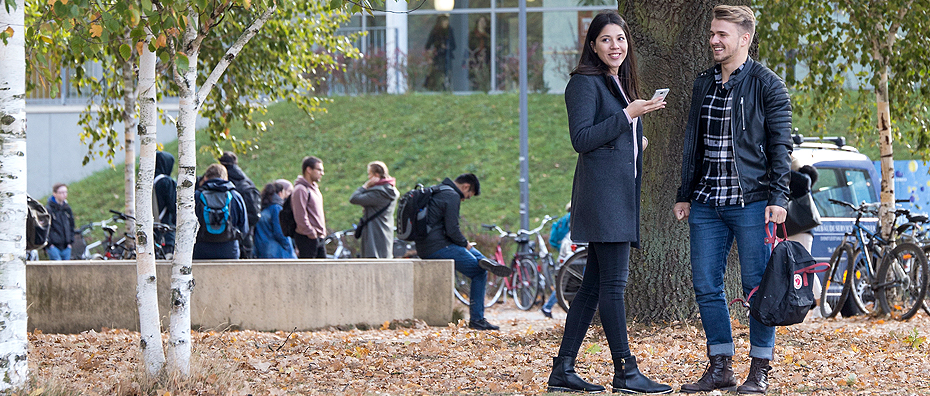 Studierende auf dem Campus der TH Lübeck